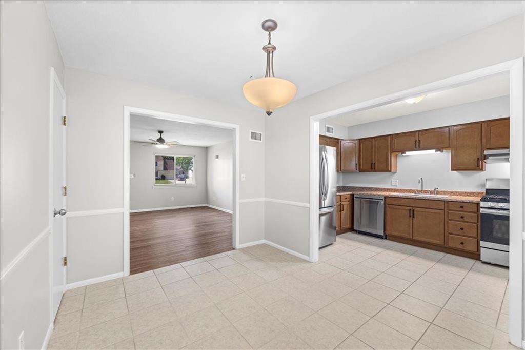 8021 Holmes Road Kansas City, MO 64131 - Photo 12 of 34