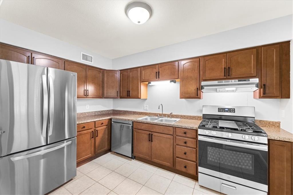 8021 Holmes Road Kansas City, MO 64131 - Photo 13 of 34