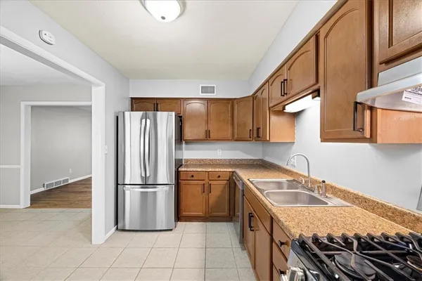 $325,000 | 8021 Holmes Road, Kansas City, MO 64131