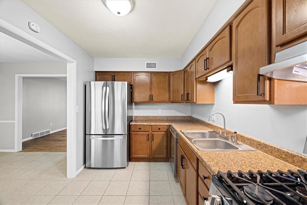 8021 Holmes Road Kansas City, MO 64131 - Photo 15 of 34