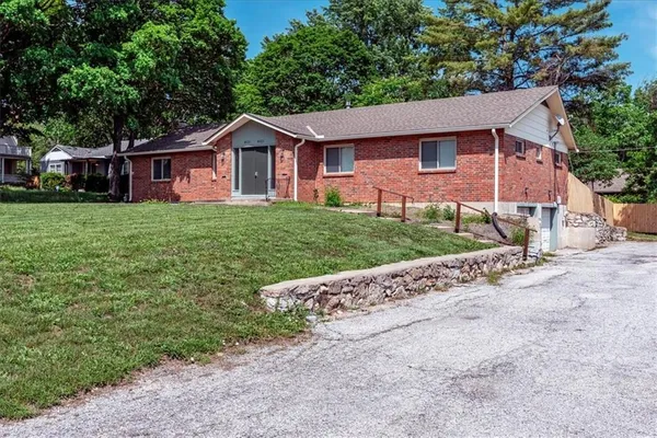 $325,000 | 8021 Holmes Road, Kansas City, MO 64131