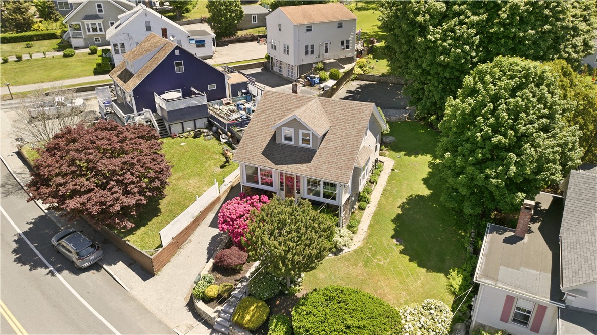 1536 Main Road Tiverton, RI 02878 - Photo 3 of 34