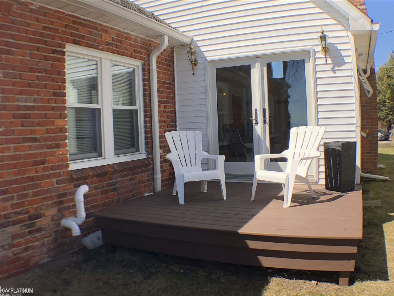 8760 Lakeshore Road Fort Gratiot, MI 48059 - Photo 21 of 33 31345288-20.JPG
