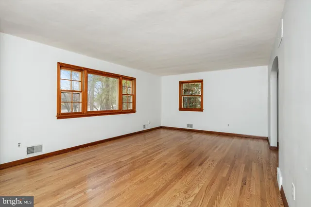 $3,350 | 265 Edinburg Road, Hamilton, NJ 08619