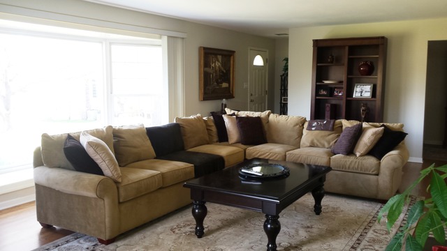 698 Sterling Road Inverness, IL 60067 - Photo 4 of 17