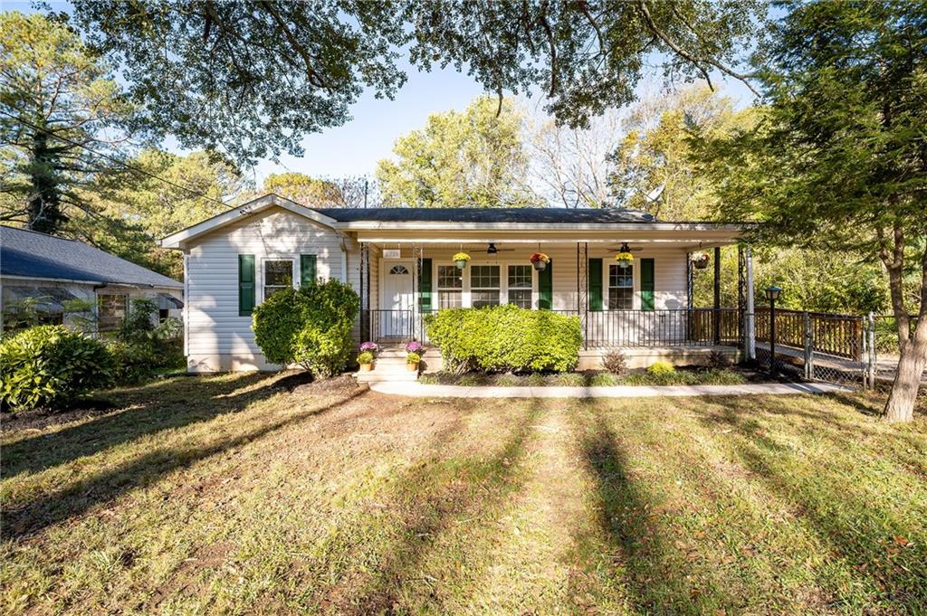 2710 Maple Road Southeast Rome, GA 30161 - Photo 2 of 20 front view of house with a yard