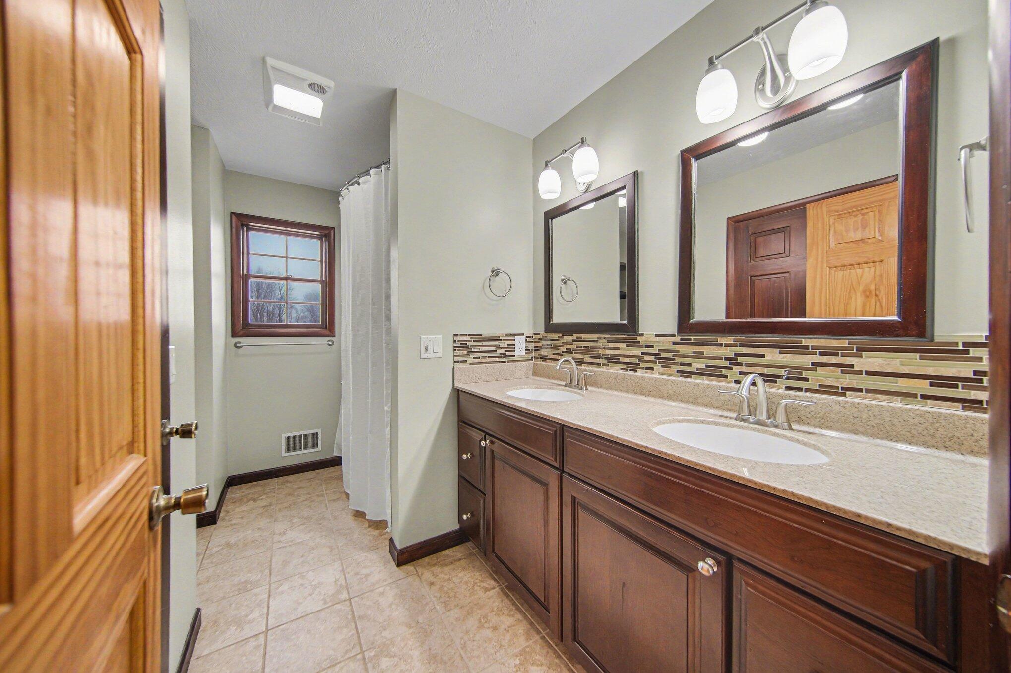 10487 Territorial Road Munith, MI 49259 - Photo 13 of 31 015_file_8103