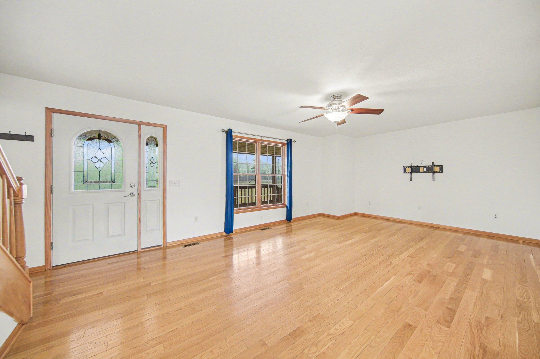 10487 Territorial Road Munith, MI 49259 - Photo 4 of 31 005_file_3430