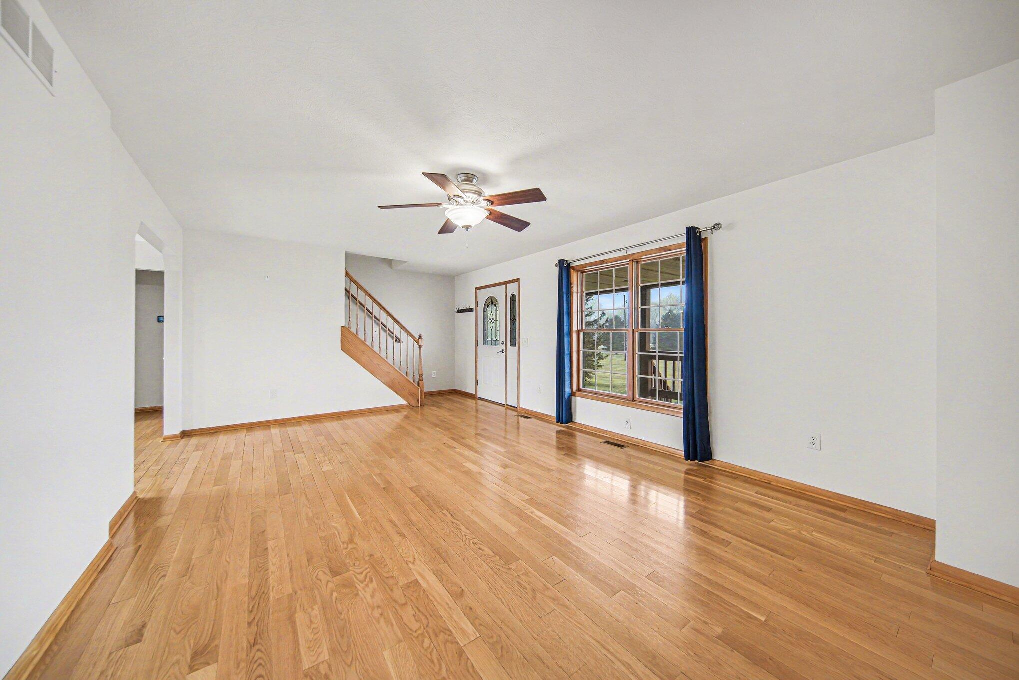 10487 Territorial Road Munith, MI 49259 - Photo 5 of 31 006_file_3180