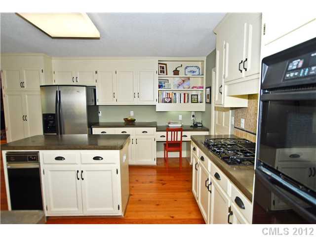5308 Hillingdon Road Charlotte, NC 28226 - Photo 6 of 16 Gallery Image 6