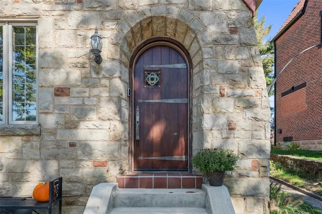 $739,900 | 211 Outlook Drive, Pittsburgh, PA 15228