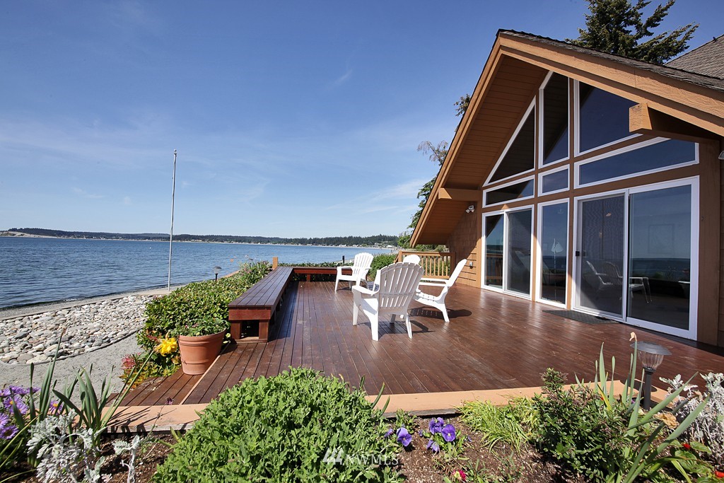 6252 Barr Beach Road Freeland, WA 98249 - Photo 2 of 25
