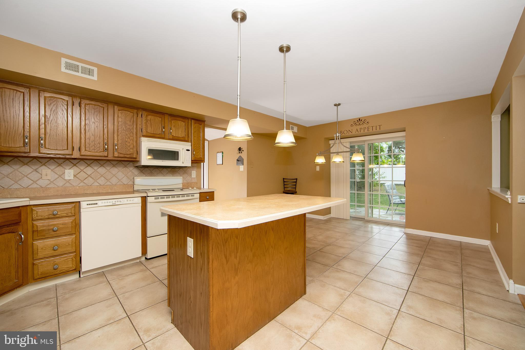 37 Hilliard Way Sewell, NJ 08080 - Photo 5 of 45