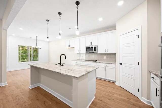 $629,900 | 1749 Powell Road, Clarksville, TN 37043