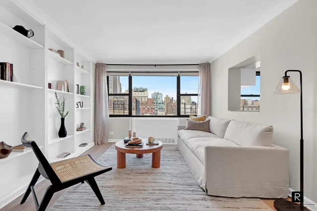 $1,380,000 | 115 East 9th Street, Unit 16L | Greenwich Village