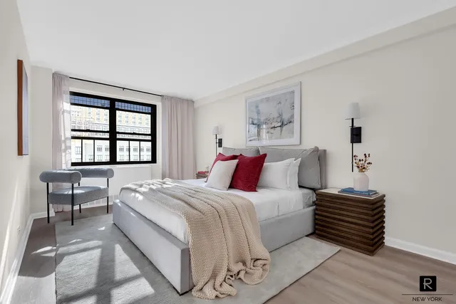 $1,380,000 | 115 East 9th Street, Unit 16L | Greenwich Village