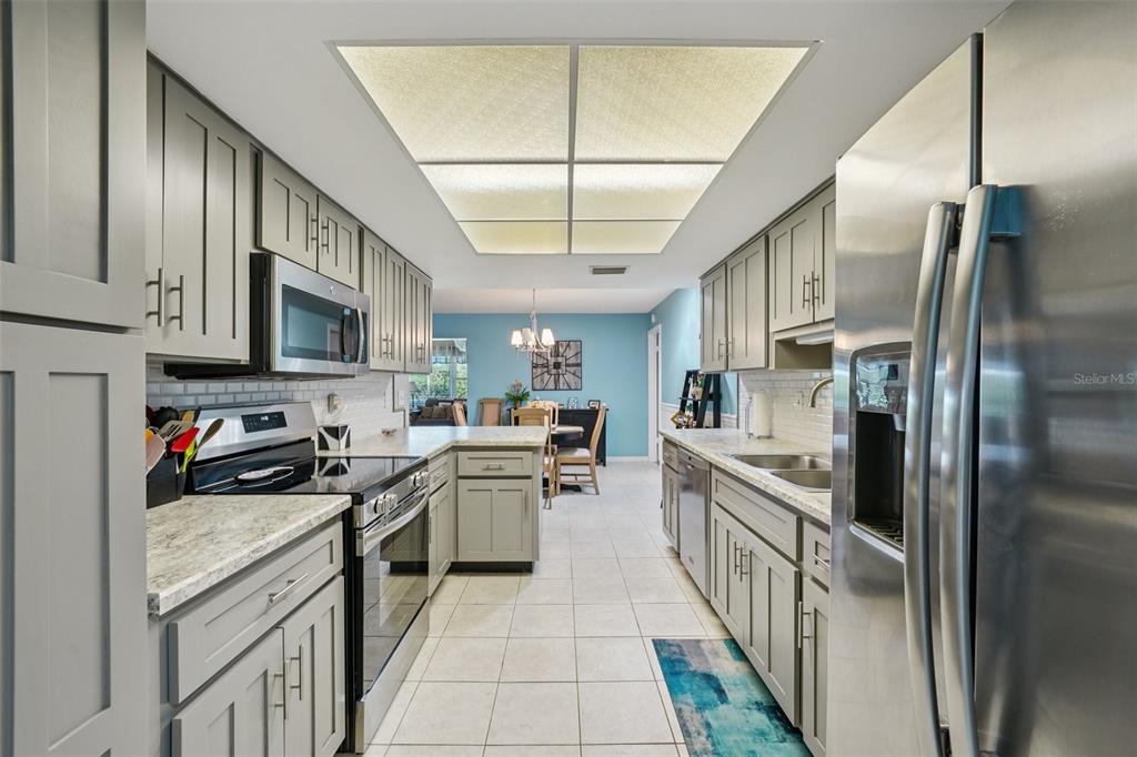 2003 Halidom Way Sun City Center, FL 33573 - Photo 26 of 87