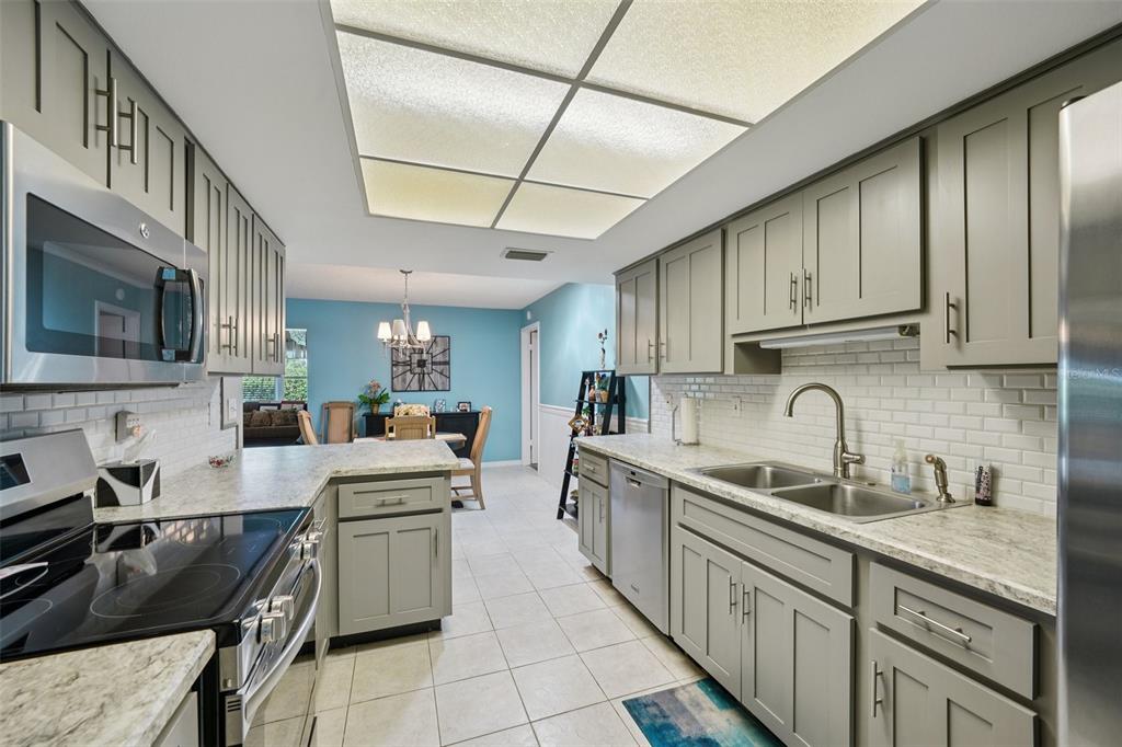 2003 Halidom Way Sun City Center, FL 33573 - Photo 27 of 87