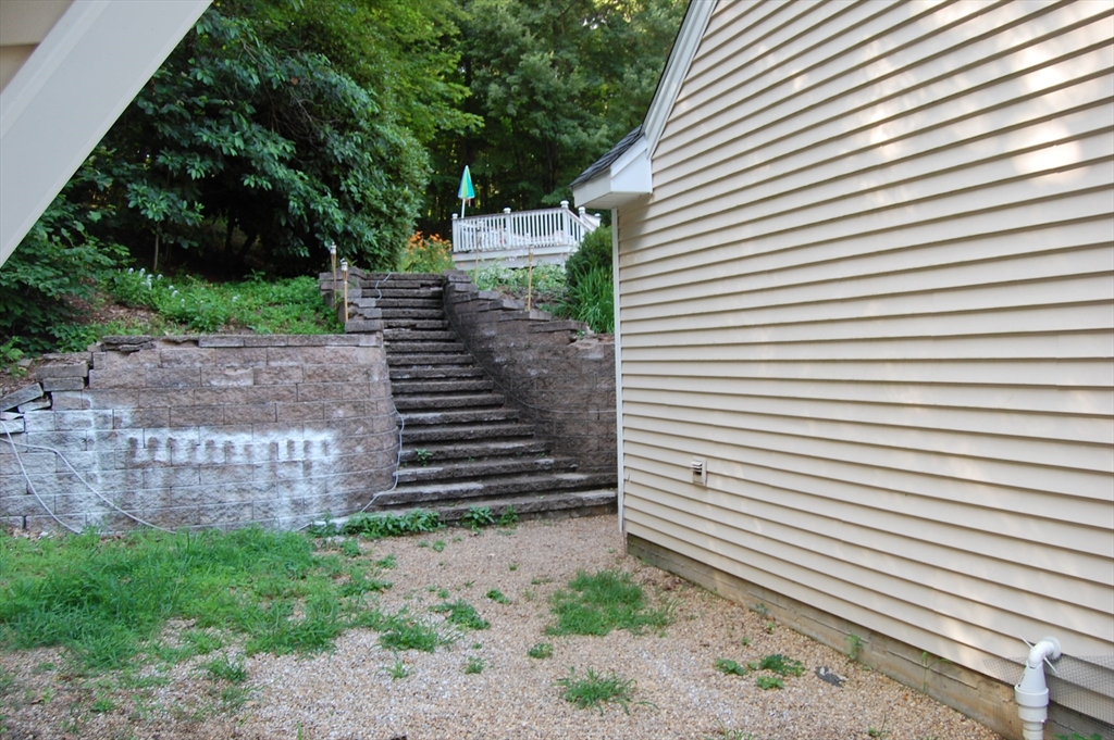 9 Gay Road Brookfield, MA 01506 - Photo 3 of 30