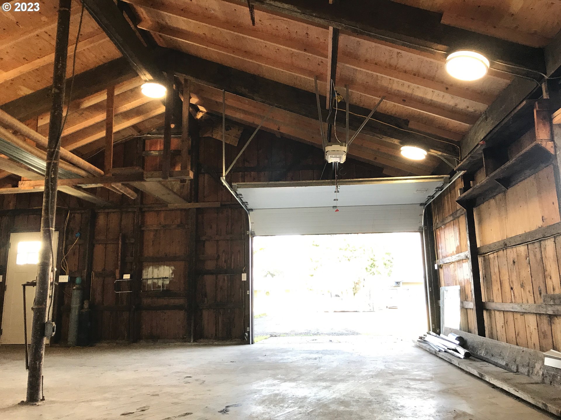 2295 Dakota Street Eugene, OR 97402 - Photo 17 of 17 a view of a garage