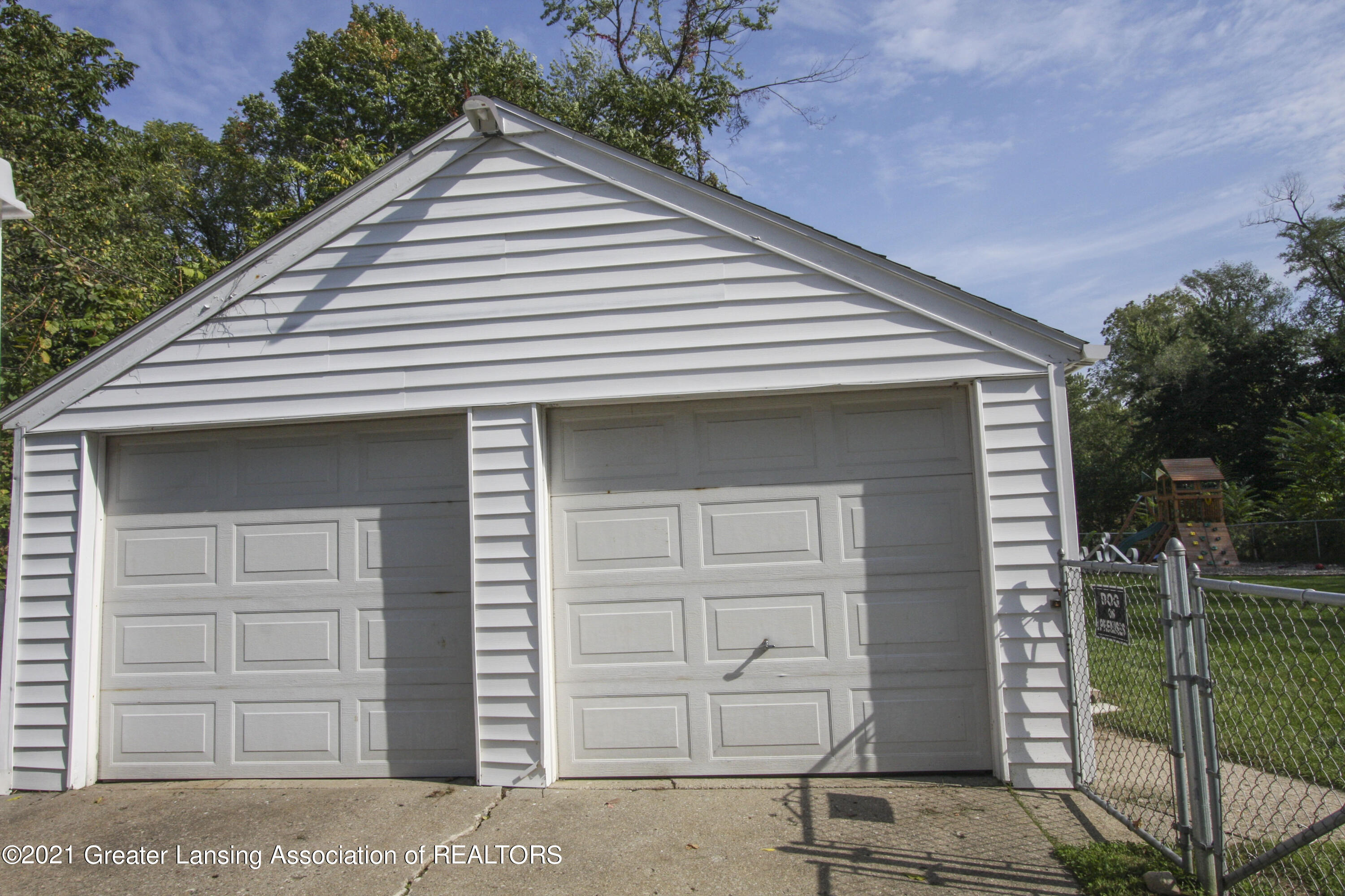 6131 Rosedale Road Lansing, MI 48911 - Photo 3 of 34 Garage