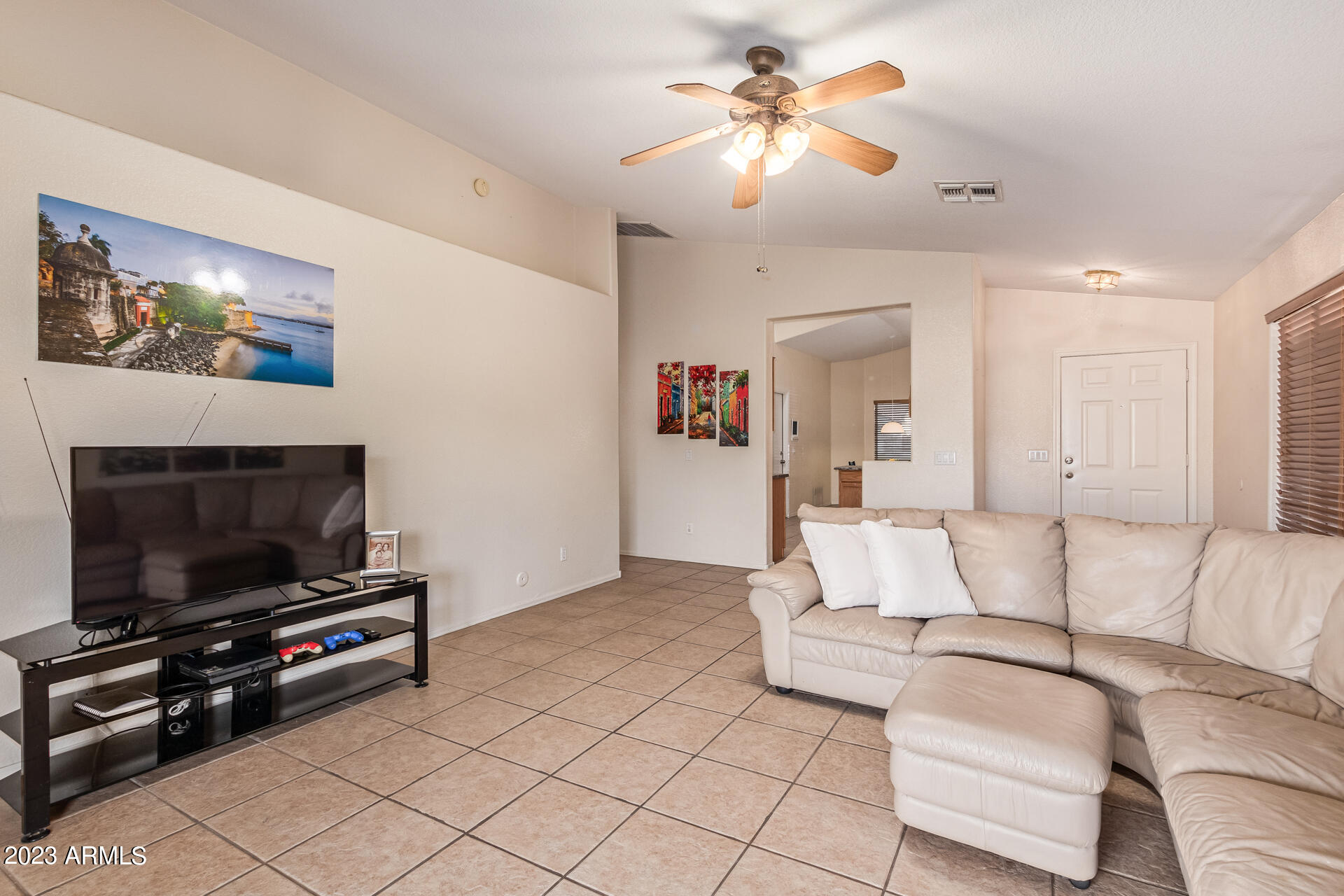 2118 West Vineyard Road Phoenix, AZ 85041 - Photo 13 of 37 Great Room/Living Room