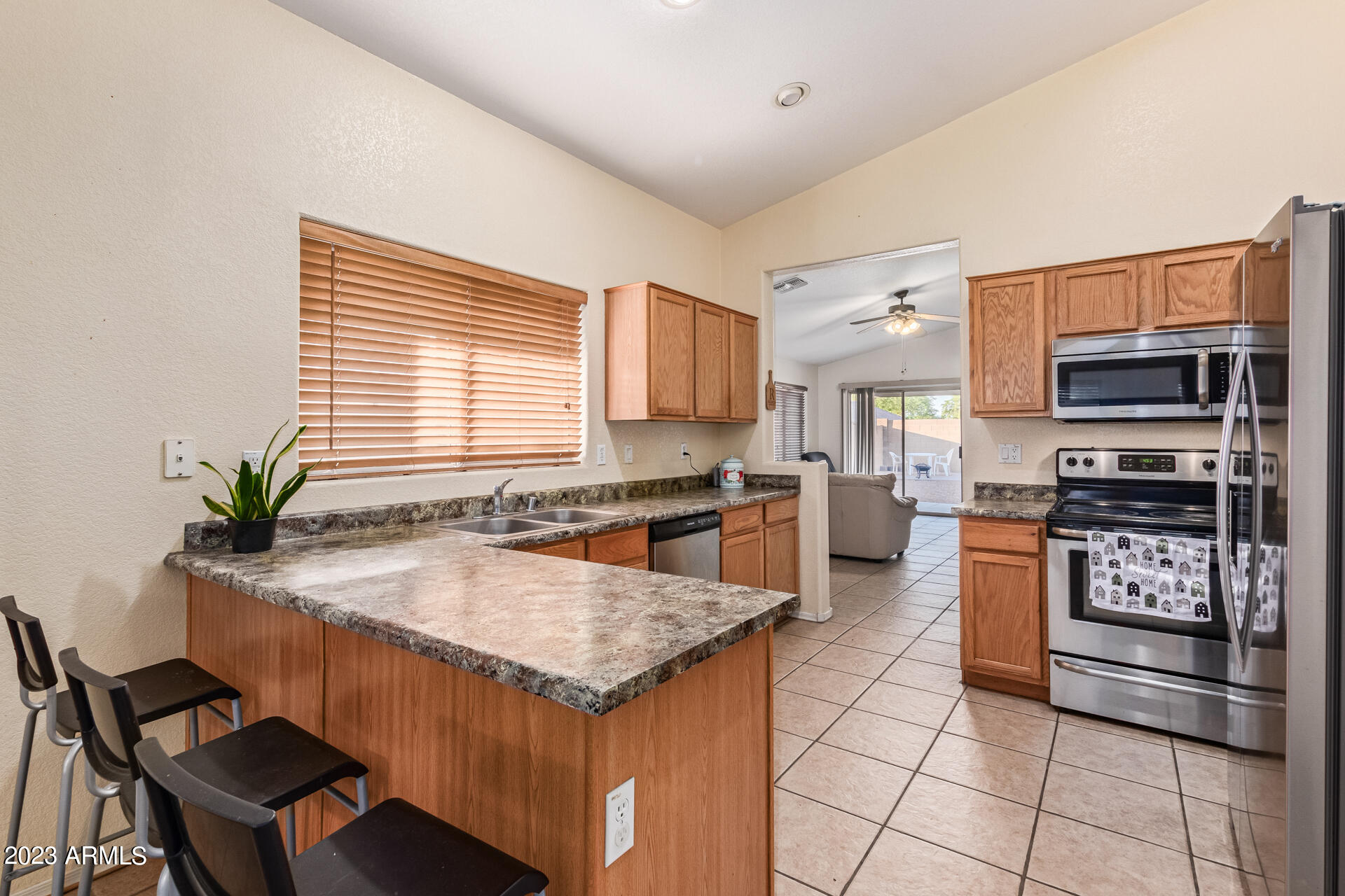 2118 West Vineyard Road Phoenix, AZ 85041 - Photo 16 of 37 Kitchen