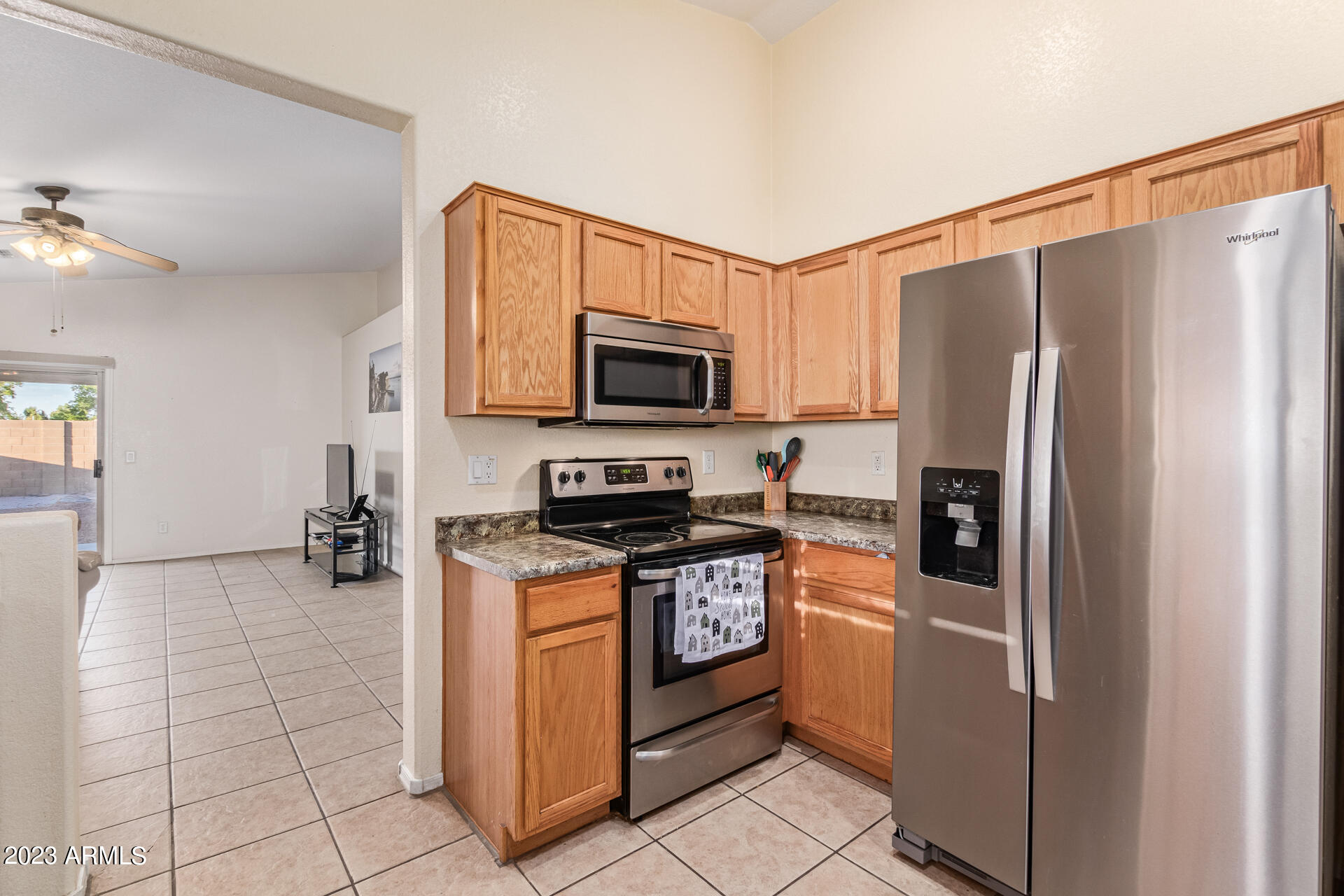 2118 West Vineyard Road Phoenix, AZ 85041 - Photo 18 of 37 Kitchen