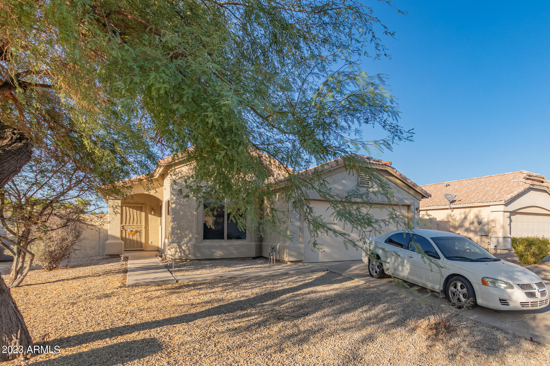 2118 West Vineyard Road Phoenix, AZ 85041 - Photo 4 of 37 Front