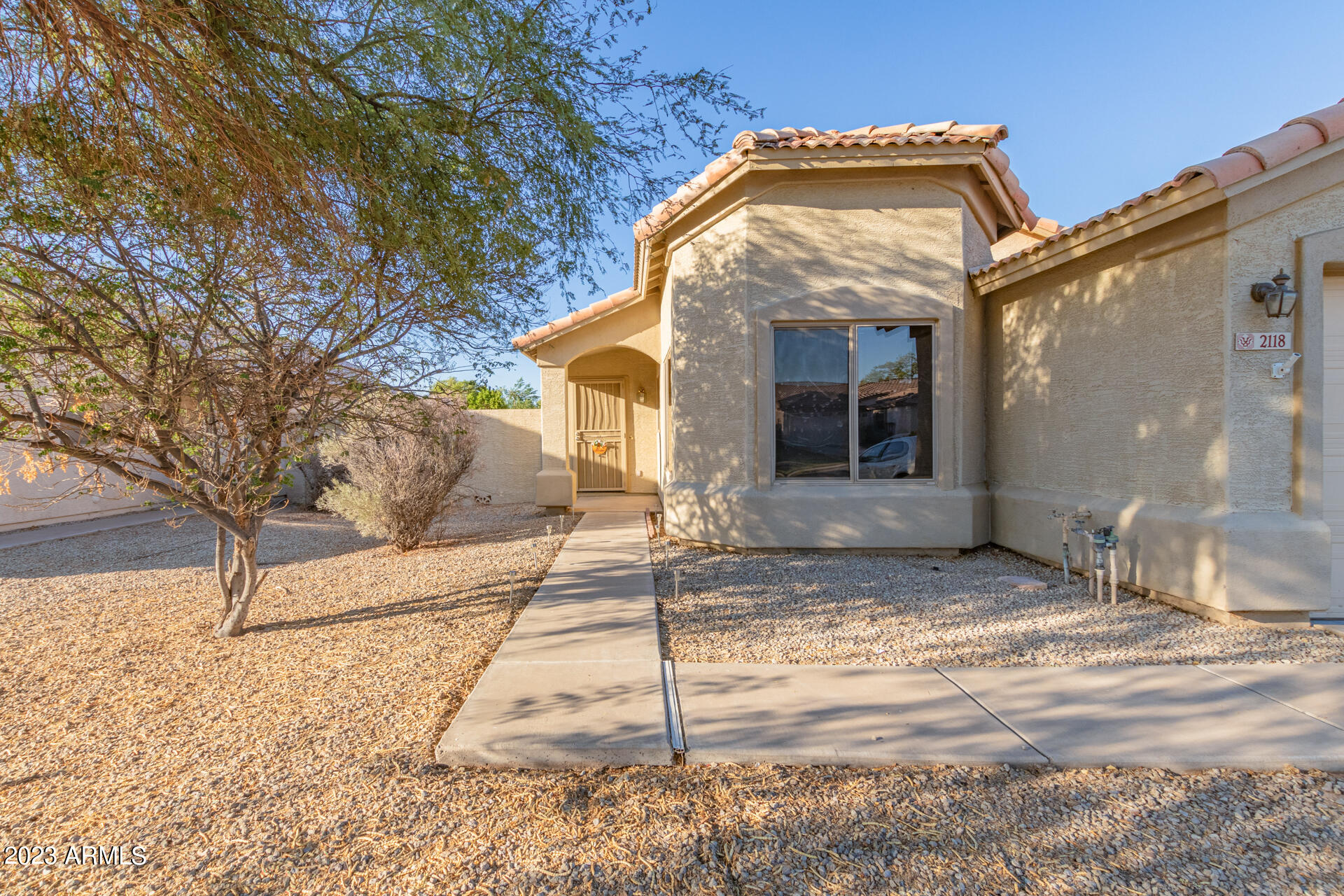 2118 West Vineyard Road Phoenix, AZ 85041 - Photo 8 of 37 Front