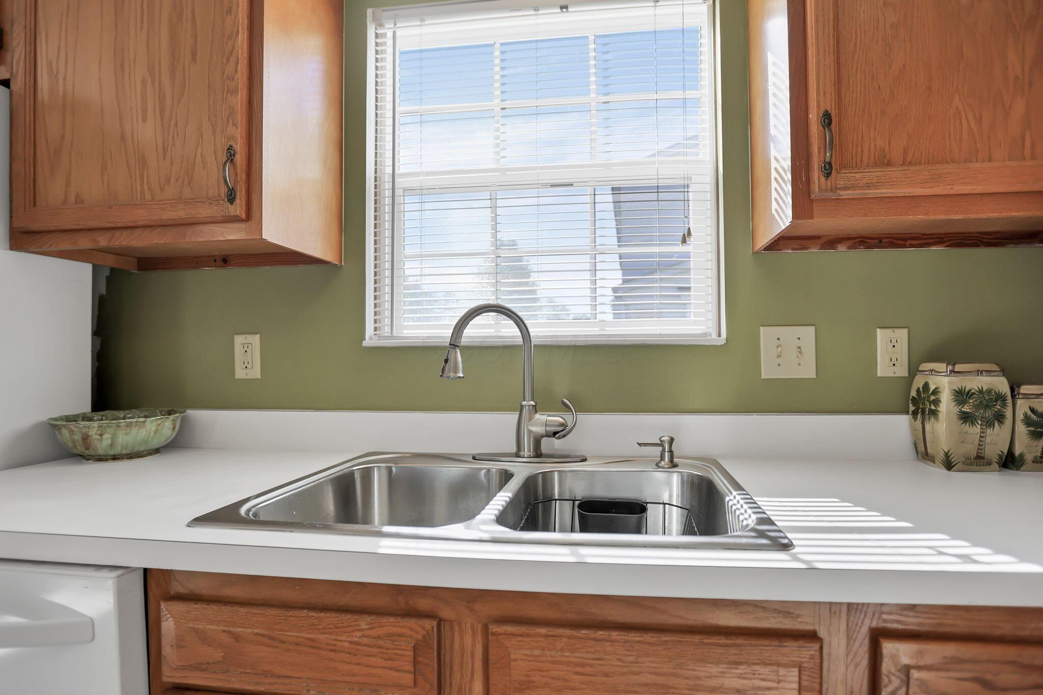 1588 Heatherview Lane Heath, OH 43056 - Photo 14 of 52 Kitchen