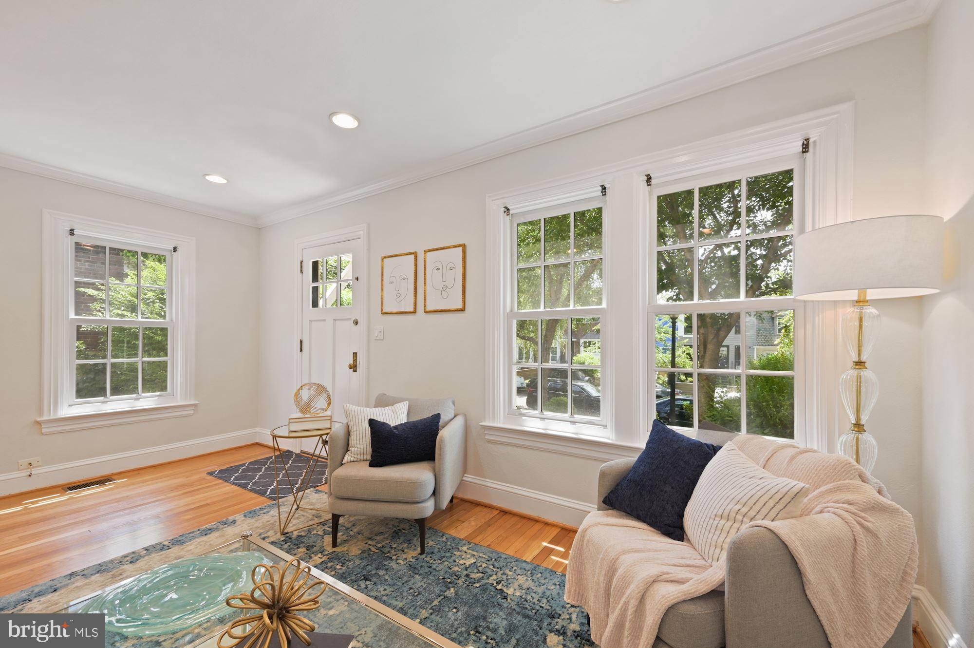 3729 R Street Northwest Washington, DC 20007 - Photo 3 of 26