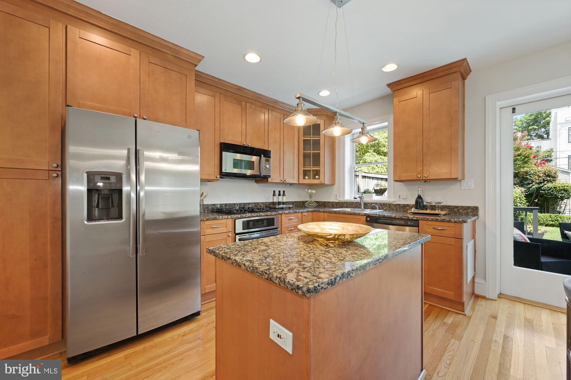 3729 R Street Northwest Washington, DC 20007 - Photo 6 of 26