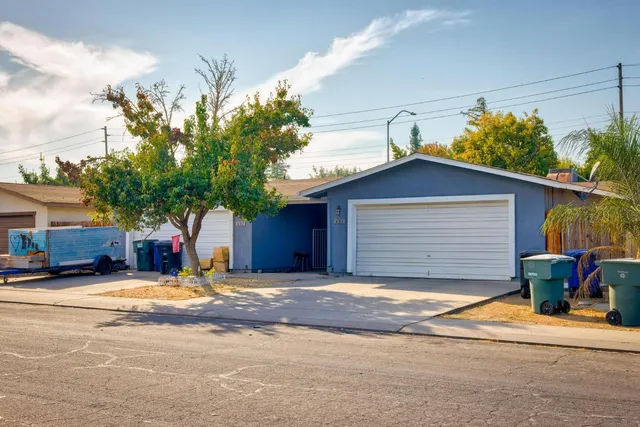 a house view with a outdoor space