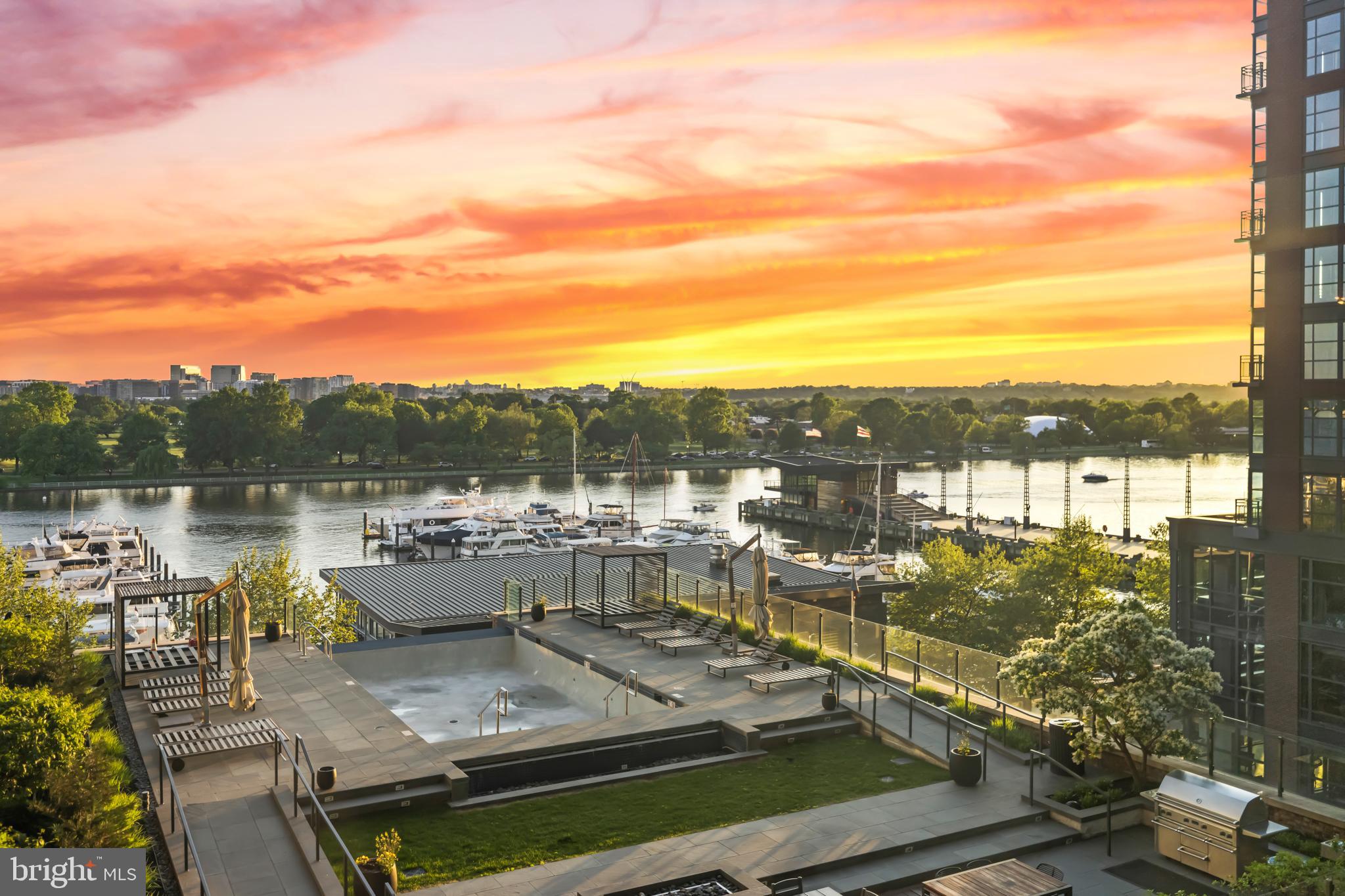 45 Sutton Square Southwest, Unit 503 Washington, DC 20024 - Photo 4 of 50 a view of a lake with couches and city view