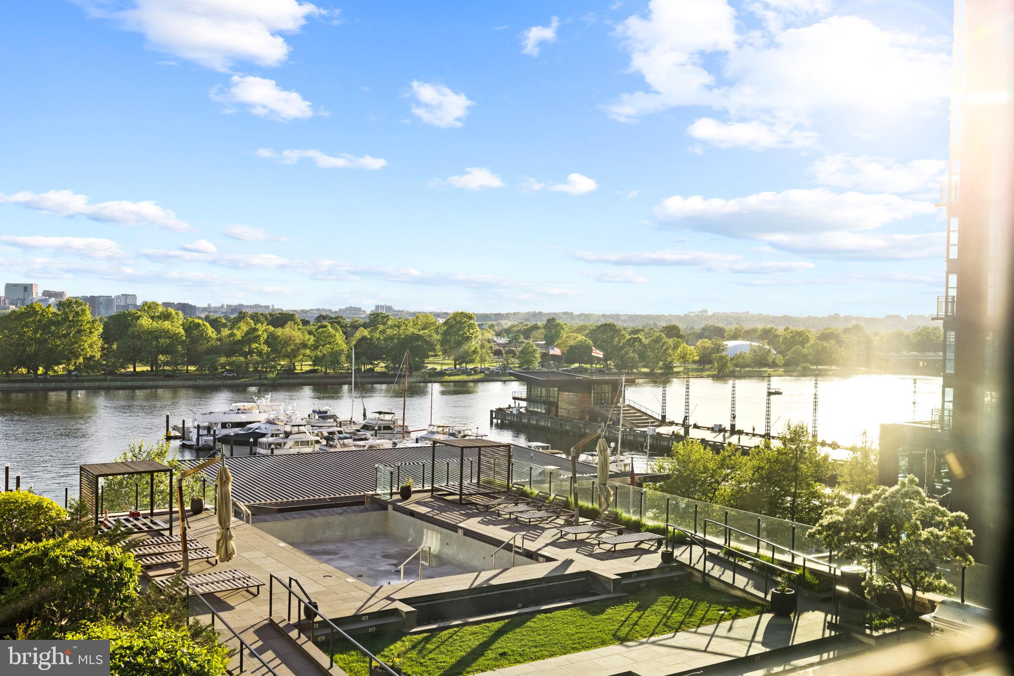 45 Sutton Square Southwest, Unit 503 Washington, DC 20024 - Photo 48 of 50 a view of a city