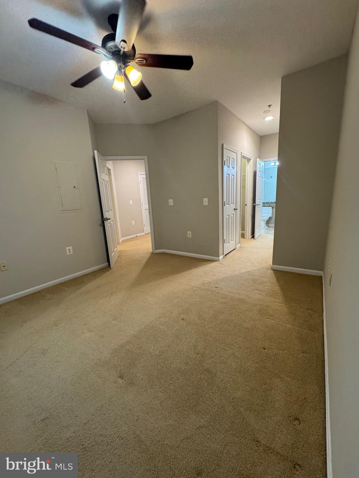 9486 Virginia Center Boulevard, Unit 114 Vienna, VA 22181 - Photo 18 of 41 en empty room with windows and fan