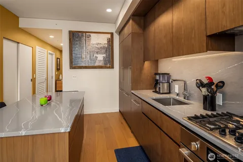 $1,299,950 | 121 Stewart Street, Unit 2501, Seattle, WA 98101