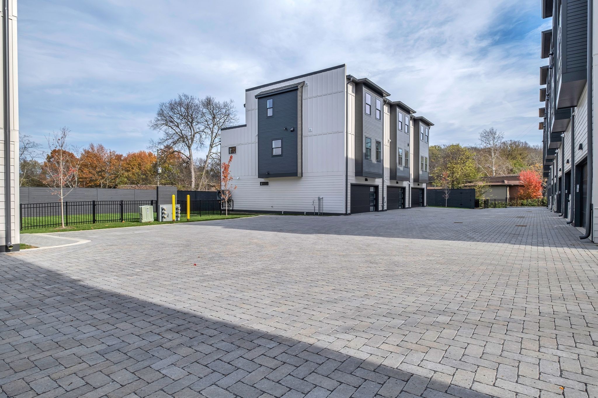 824 B Watts Lane Nashville, TN 37209 - Photo 22 of 23 a view of a building with a yard
