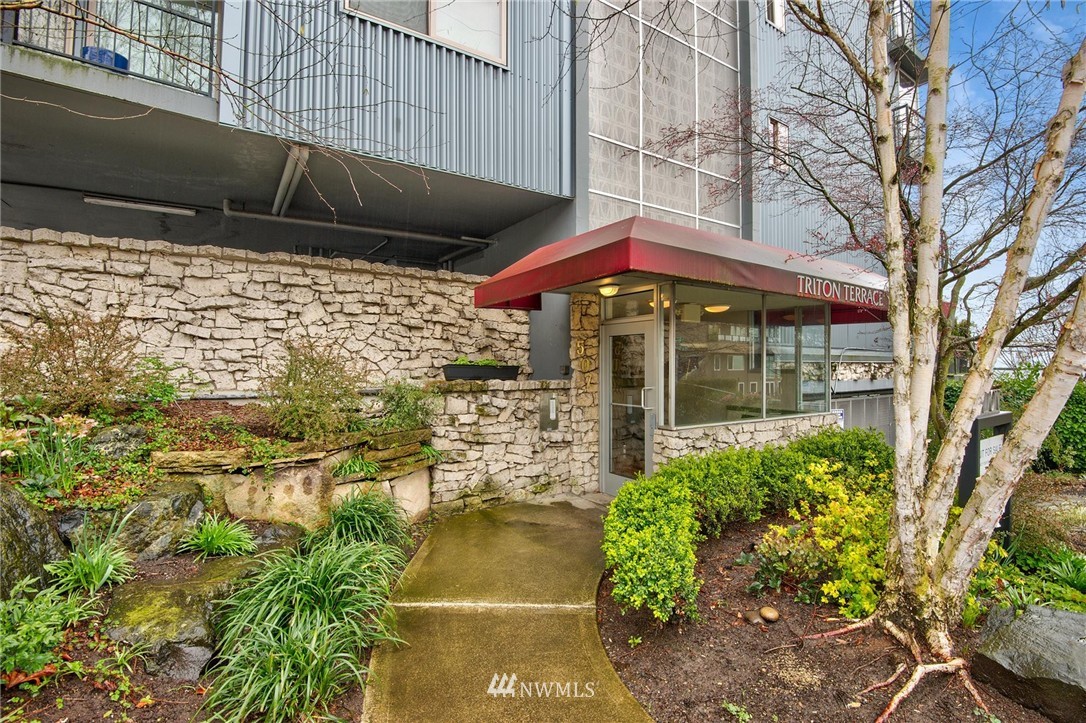 507 West Mercer Street, Unit 103 Seattle, WA 98119 - Photo 2 of 22