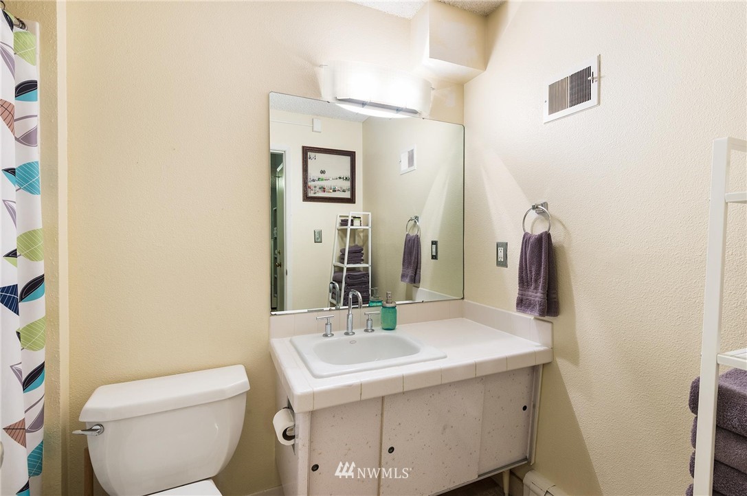 507 West Mercer Street, Unit 103 Seattle, WA 98119 - Photo 12 of 22