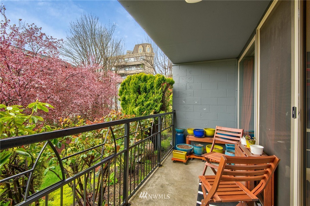 507 West Mercer Street, Unit 103 Seattle, WA 98119 - Photo 14 of 22