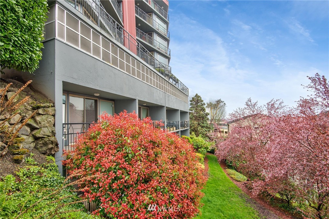 507 West Mercer Street, Unit 103 Seattle, WA 98119 - Photo 15 of 22