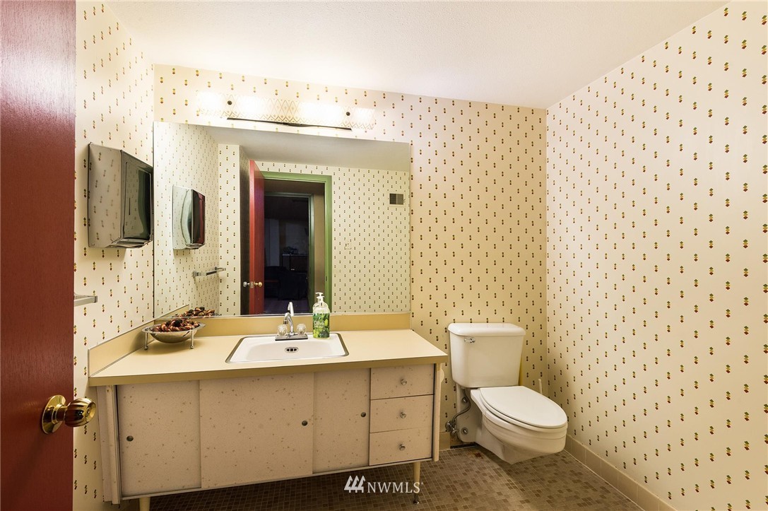 507 West Mercer Street, Unit 103 Seattle, WA 98119 - Photo 20 of 22