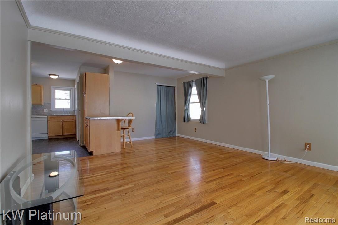 1570 Hampton Road Mount Clemens, MI 48043 - Photo 13 of 30 Great_Room_3rd_View.jpg