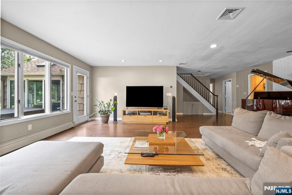 926 Norgate Drive Ridgewood, NJ 07450 - Photo 5 of 41 Gallery Image 5
