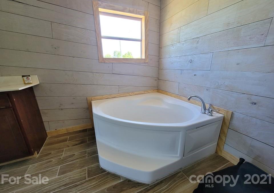 525 Baker Mill Road Cleveland, NC 27013 - Photo 27 of 35 a bathroom with a bathtub