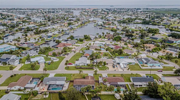 $2,200 | 6321 Spanish Main Drive, Apollo Beach, FL 33572