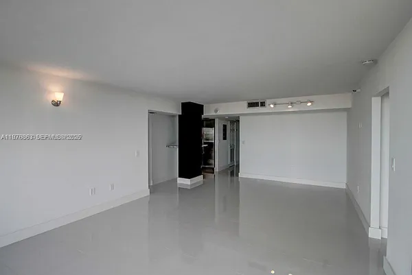 $3,250 | 20505 East Country Club Drive, Unit 1931, Aventura, FL 33180