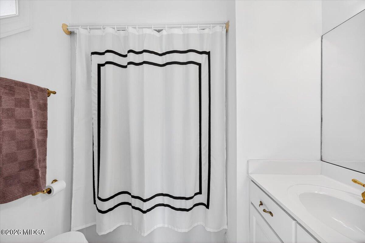 405 Laurel Place Macon, GA 31220 - Photo 26 of 60 Main Level Full Bathroom